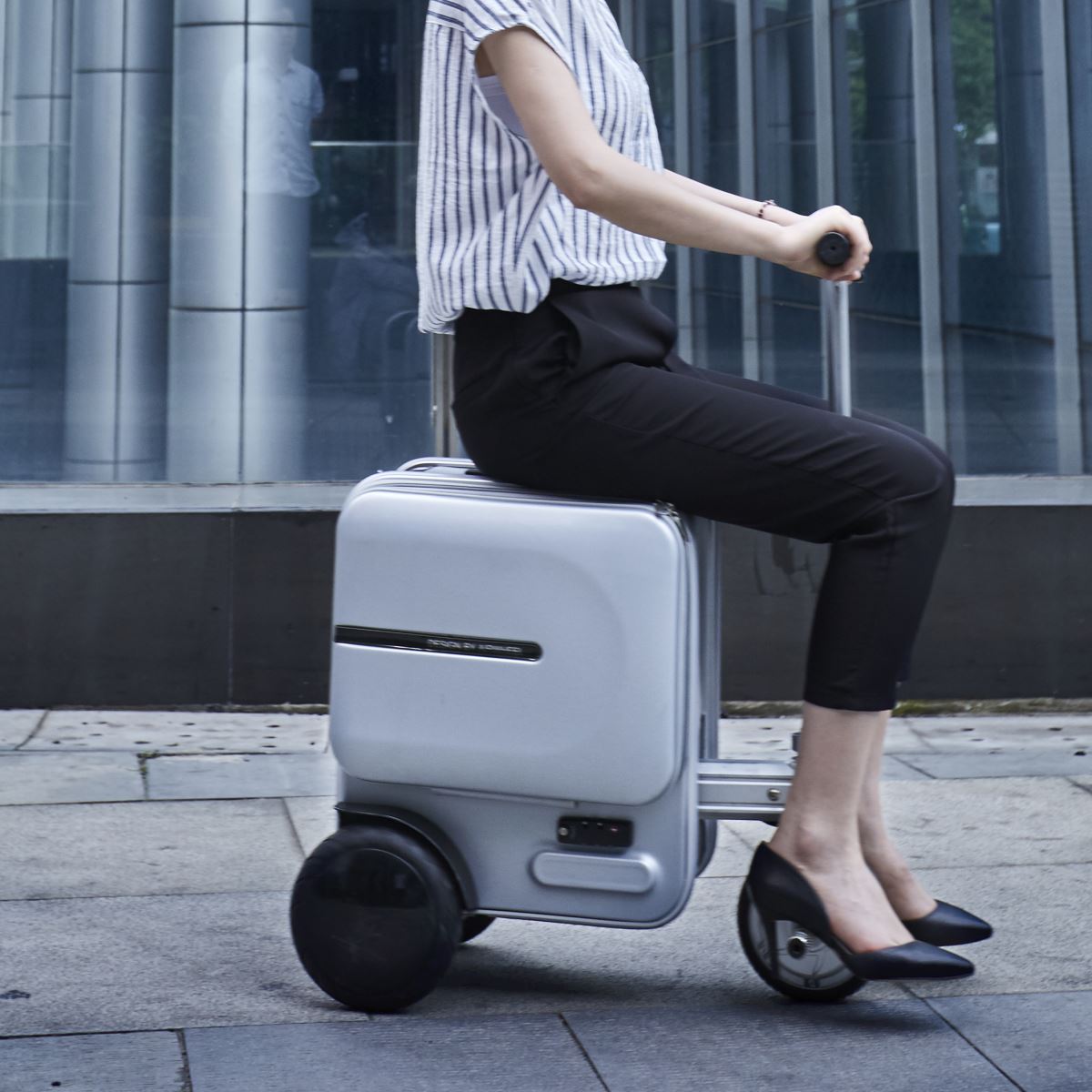 Airwheel SE3 Motorized Rideable Luggage(5).